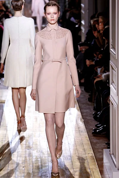 Look 3